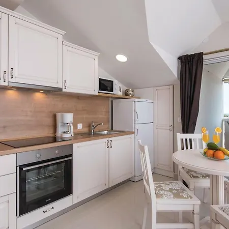 Appartement Beautiful In With Kitchen